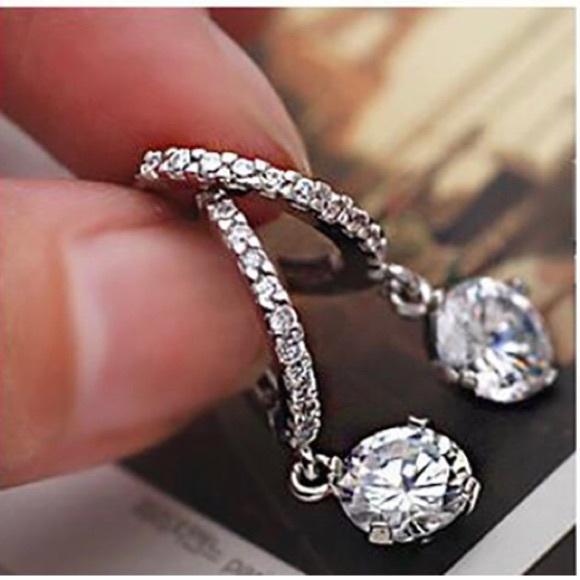 3/$30 CUTE SILVERY ZIRCON PENDANT HOOPS - Picture 6 of 7